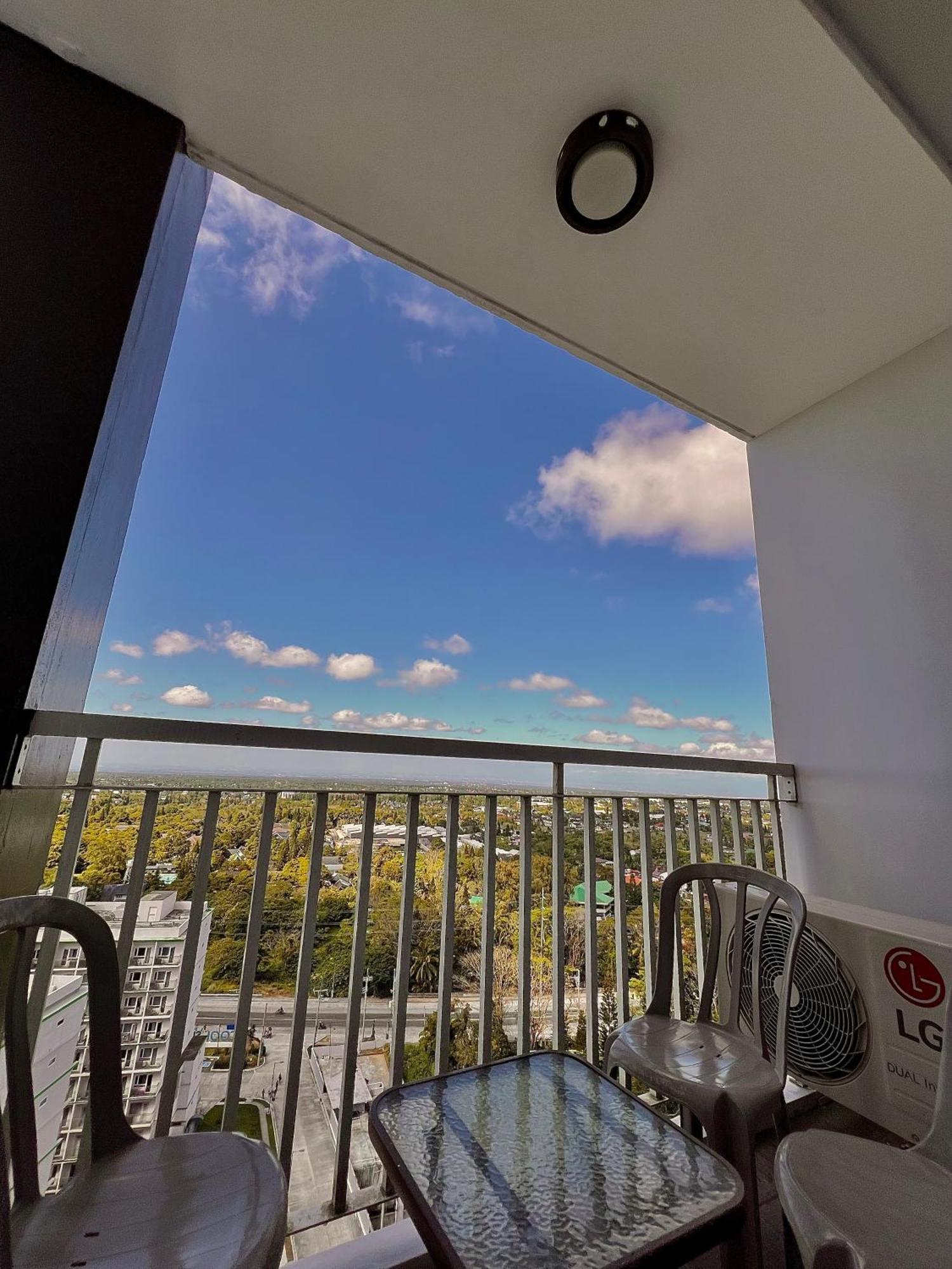 The Pallet House, Wind Residences Tagaytay Tagaytay City ภายนอก รูปภาพ